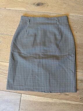 Houndstooth pencil skirt
